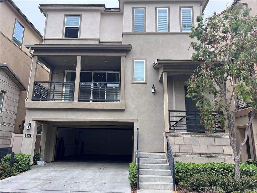 4 bed, 2267 sqft, $5,100 — Photo 1