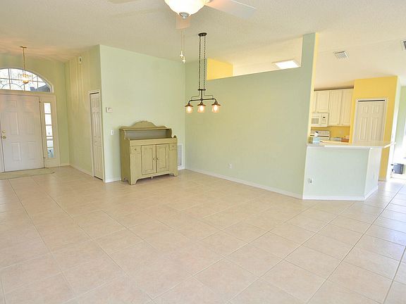 5th image of 528 SW Cyrilla Trail