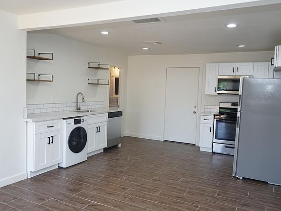 3rd image of 2346 W Orangewood Ave
