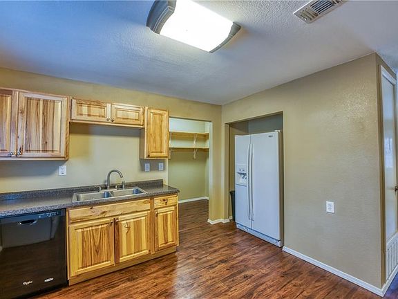 4th image of 1109 Cedar Dr