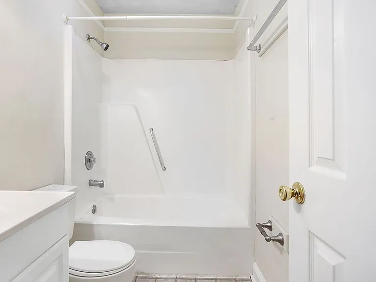 1 Cambridge Ct — Photo 25