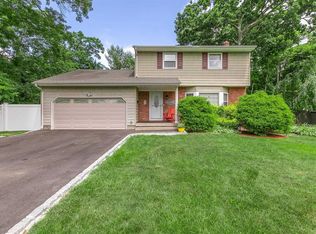 1 Park Ave, Saint James, NY 11780