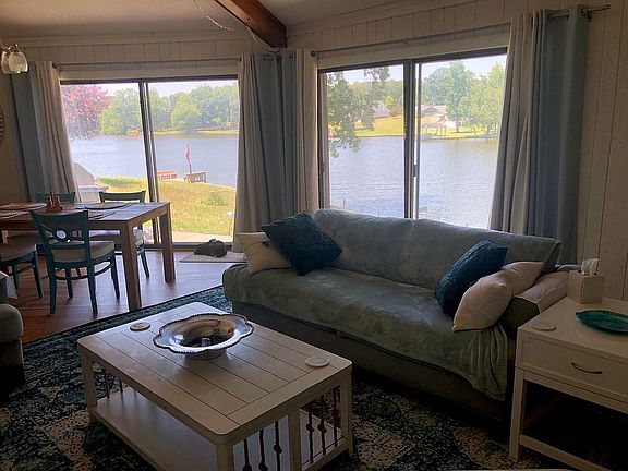 Den Lakeview