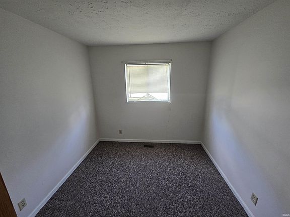 3rd image of 2221 Beck Ln