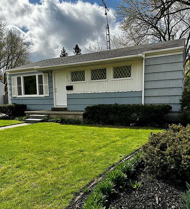 817 Southwood Dr Fenton MI 48430 Zillow