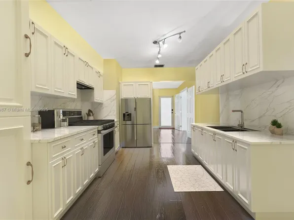 311 NE 43rd St, Oakland Park, FL 33334