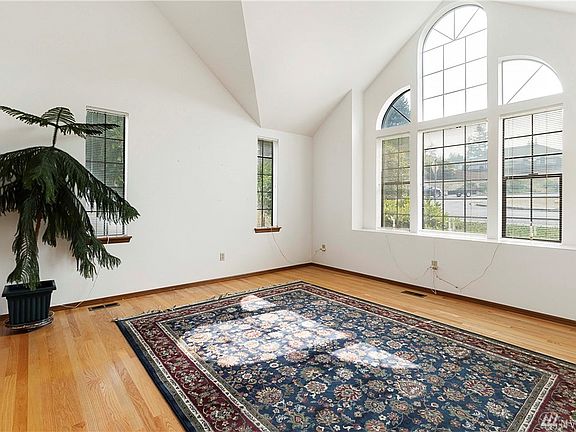 4th image of 3041 28th Ave SE