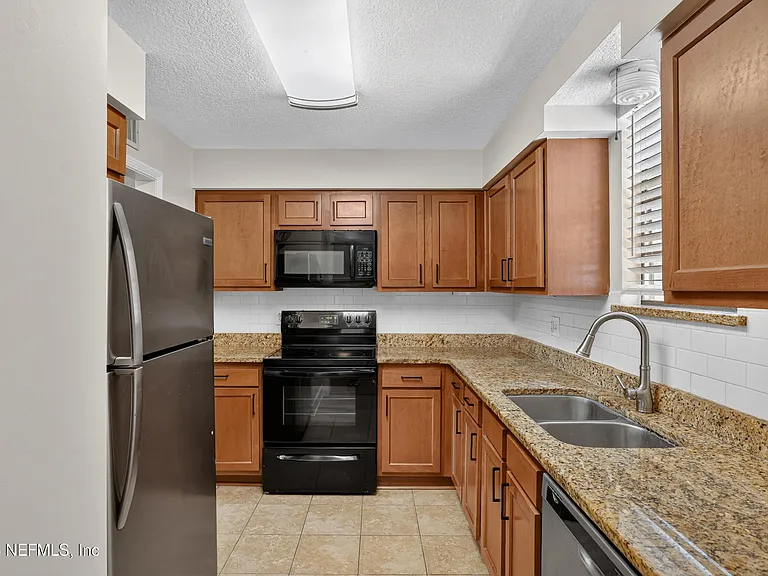 1757 El Camino Rd #4 — Photo 6