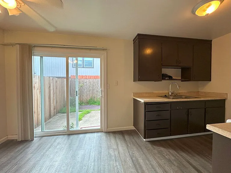 647 Military E — Photo 22