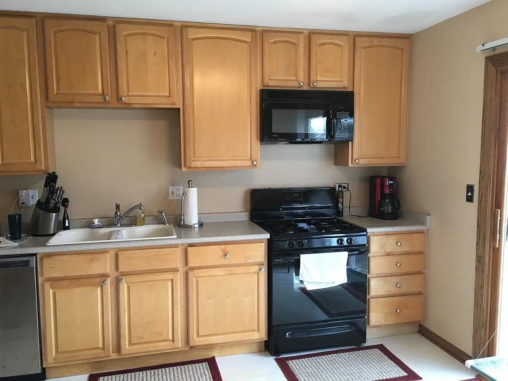 402 Oliver Drive — Photo 3