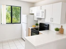 2710 W 60th Pl, Hialeah, FL