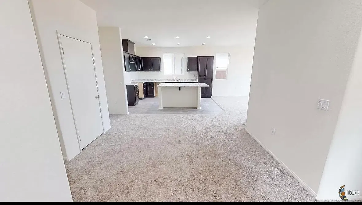 3 bed, 1307 sqft, $2,400 — Photo 2