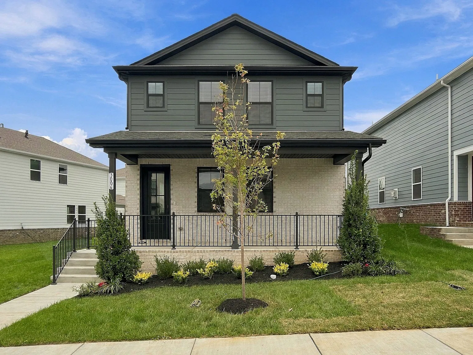 5 bed, 3.0 bath, 2750 sqft, $4,500 — Photo 2