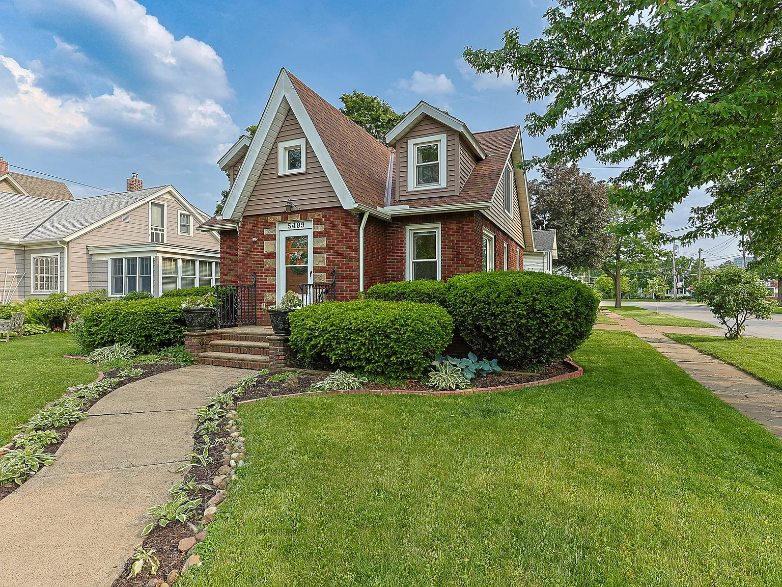 3 bed, 1.5 bath, 1274 sqft, $1,800 — Photo 1