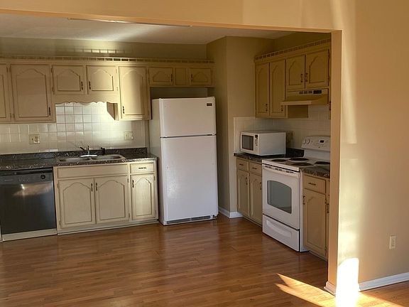5th image of 125 SE Greystone Dr