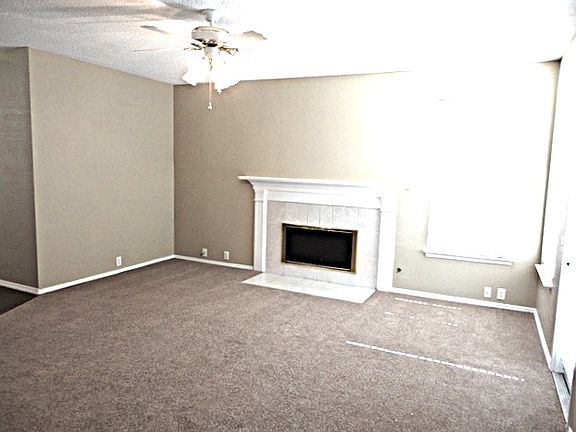 5th image of 413 Durrand Oak Dr