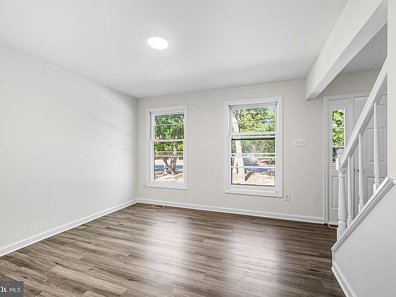 5th image of 547 Fairview Rd