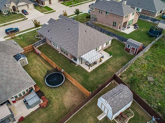 3rd image of 5605 Park View Dr