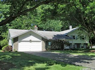 25 Countryside Rd, Fairport, NY 14450