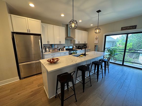 5th image of 316 S Saint Peter St #2