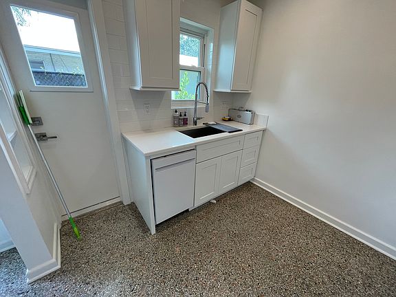 4th image of 2336 18th Ave #2338