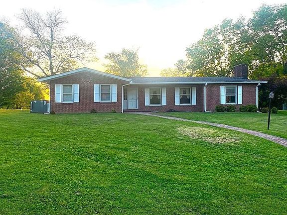 2nd image of 1904 Cherokee Ln