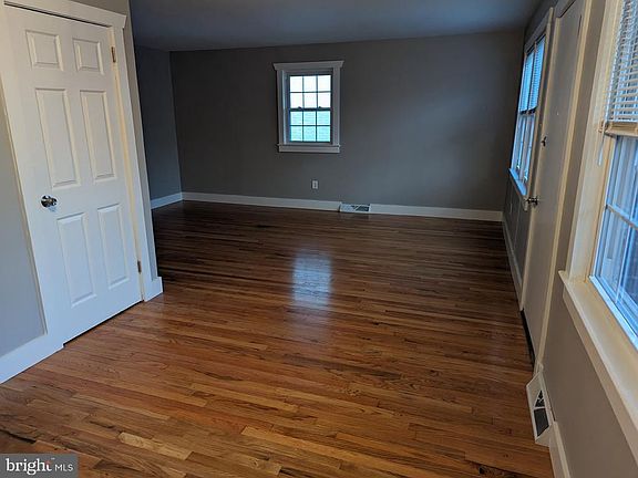 3rd image of 320 McDowell Ave