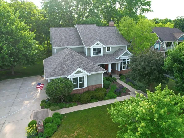 6195 Stonecastle Ln, Crystal Lake, IL 60014