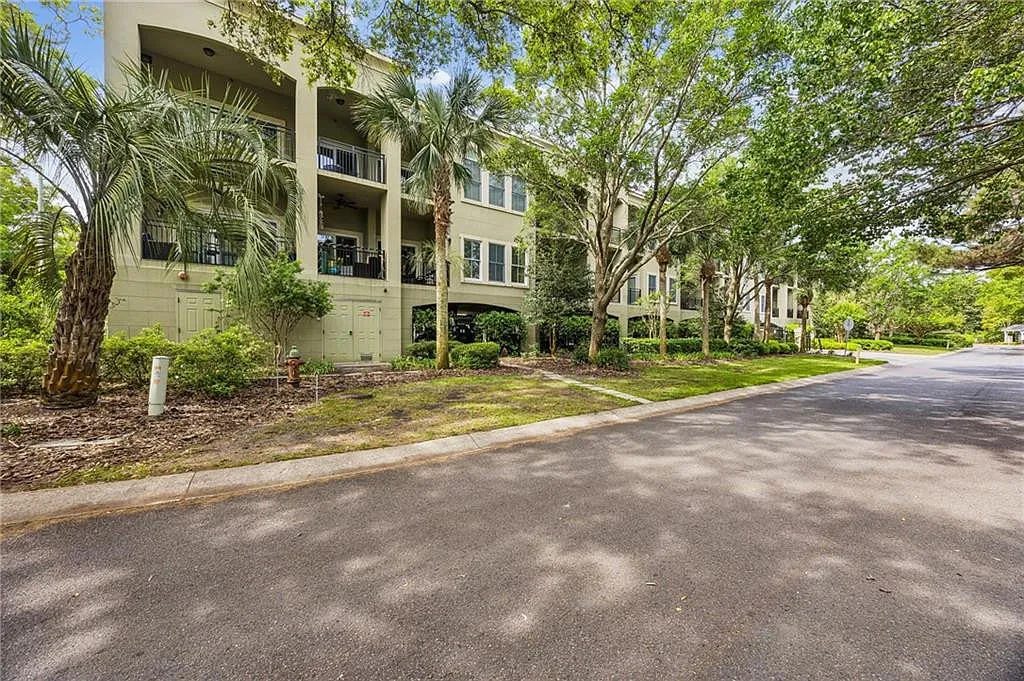 Studio, 850 sqft, $1,800 — Photo 3