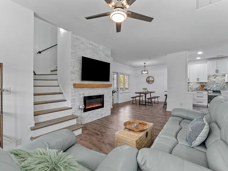 18823 Cloverstone Cir — Photo 9