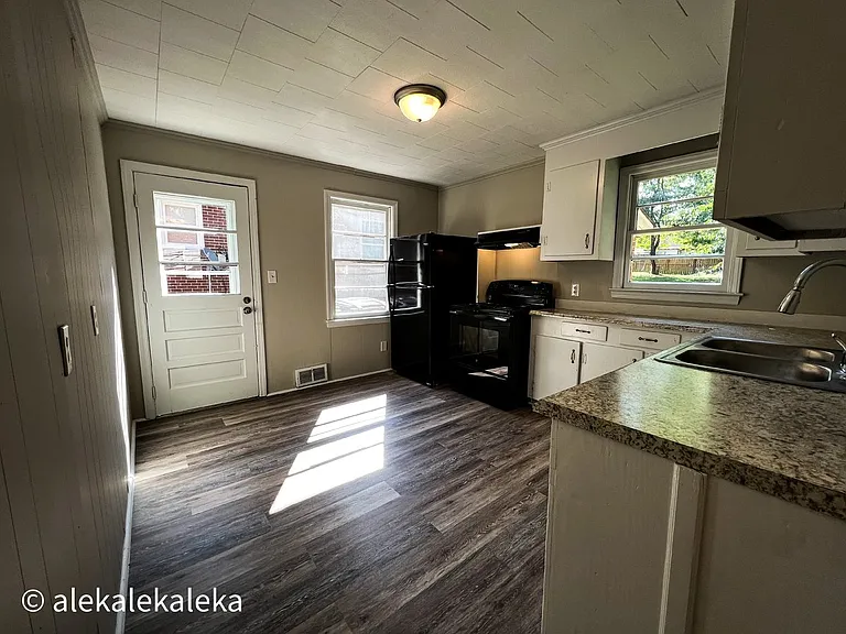 1006 E Devonshire St — Photo 5