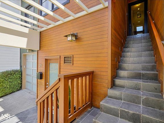 4th image of 211 Montcalm St