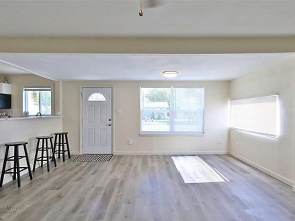 4th image of 3265 College St