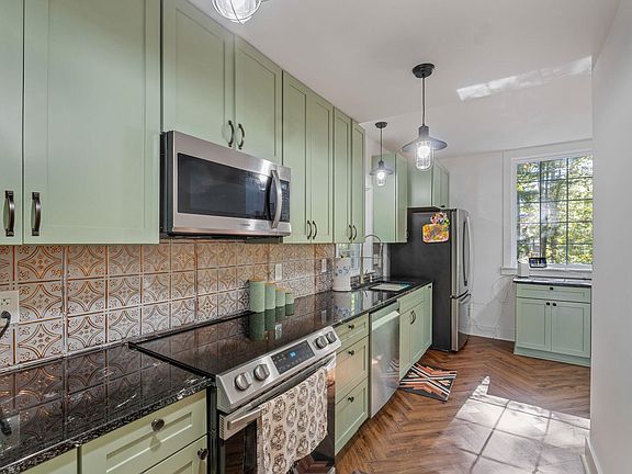 4th image of 702 Jefferson Dr