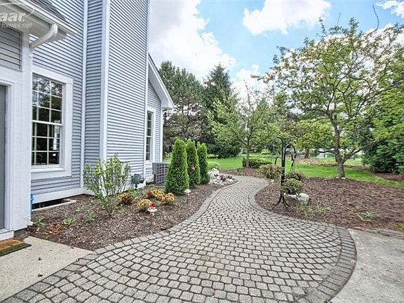 3rd image of 16079 Silverwood Dr