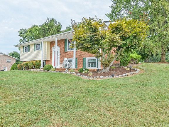 3rd image of 4824 Landon Ct