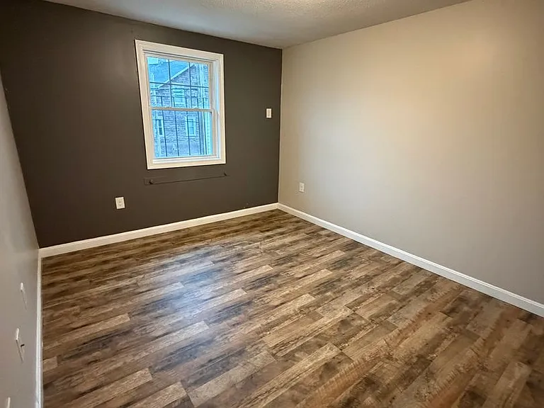 1710 N Main St — Photo 8