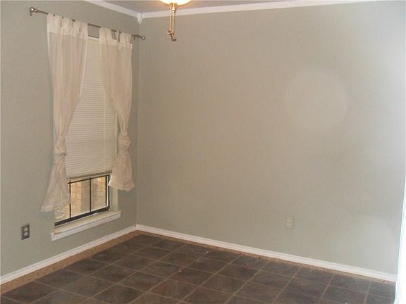 5th image of 7613 Doris Ct