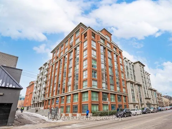 18 Beverley St #516B, Toronto, ON M5T 3L2