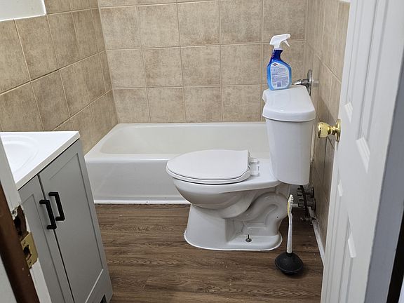 4th image of 100 Bond St #1W