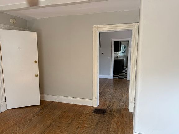 4th image of 923 Fairmount St SE Floor 1