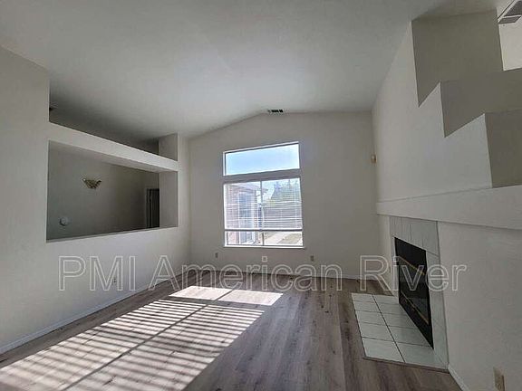3rd image of 1 Sorbell Ct