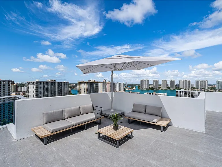 17550 Collins Ave #Penthouse 1 — Photo 4