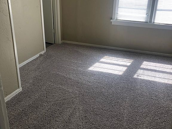 3rd image of 521 Montagu Ave