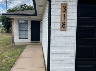 318 Briar Cir W, Crowley, TX 76036