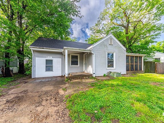 2nd image of 1107 Claflin Rd