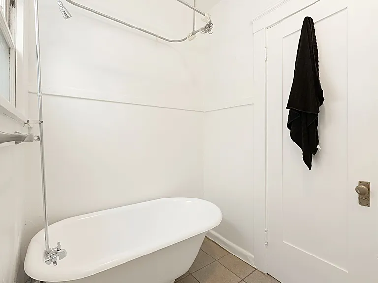 Grandview Apartments — Photo 51