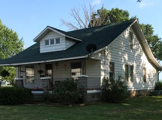 201 W Tamaroa Rd, Ina, IL 62846