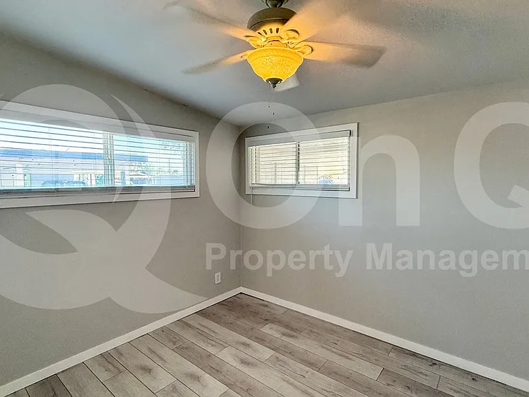 525 N Vine St — Photo 13