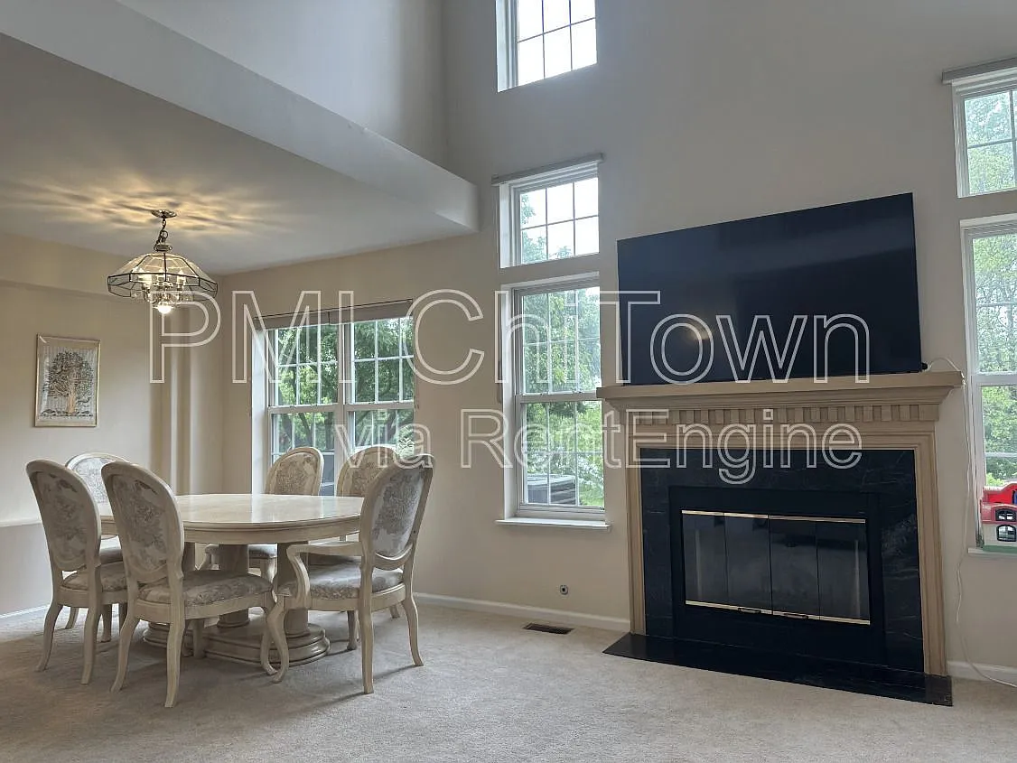 2 bed, 2.5 bath, 1200 sqft, $2,600 — Photo 3